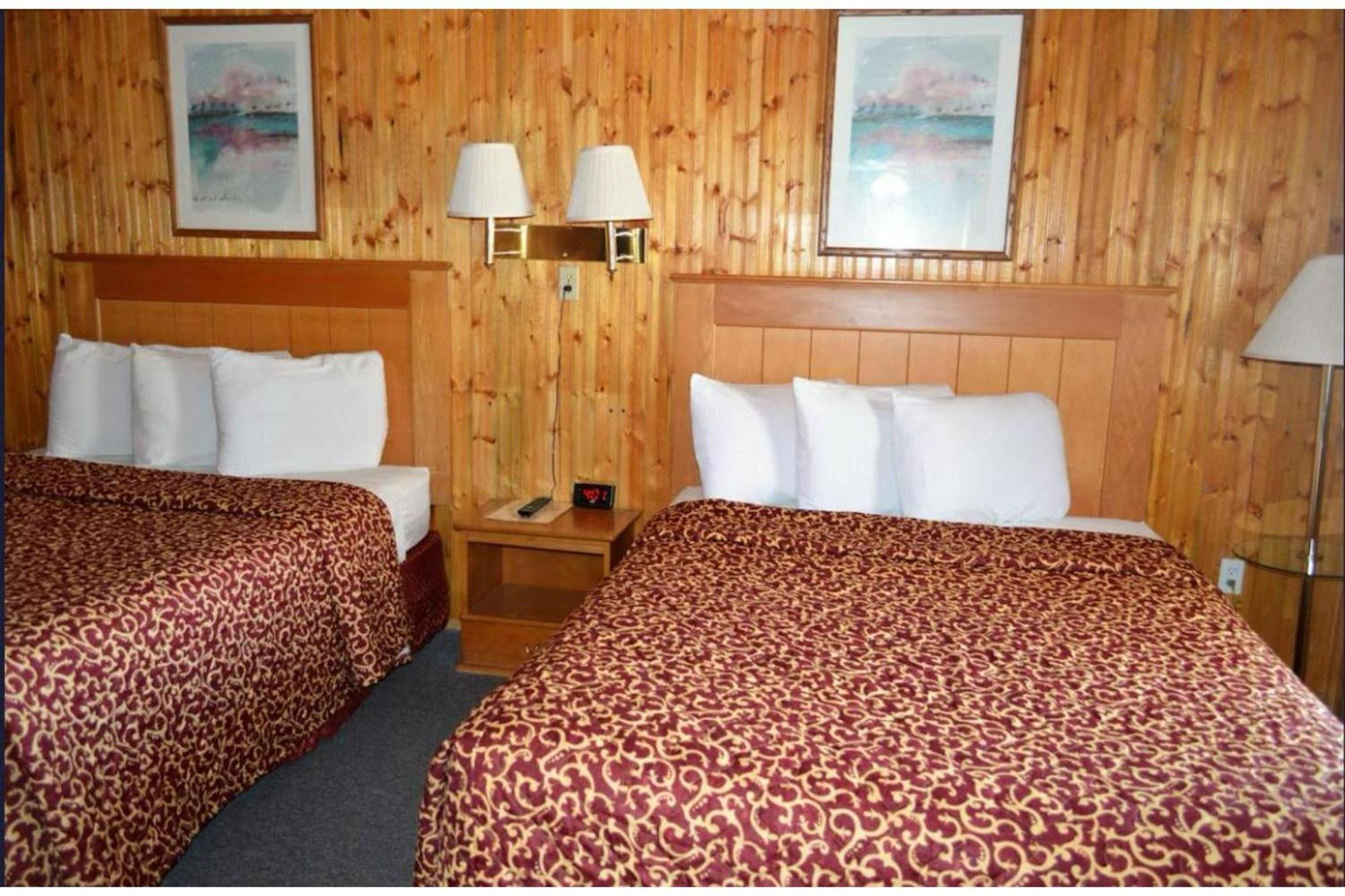 Green Acre Motel By Oyo Near Rush County Airport La Crosse Zewnętrze zdjęcie